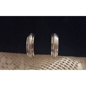 Vintage Signed HMN Silvertone Clip Earrings Interwoven Rope Design 1/2 in Hoops